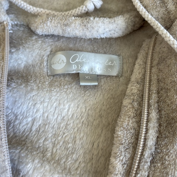 Cozy champagne colored fleece onesie with removable footies - Picture 2 of 7